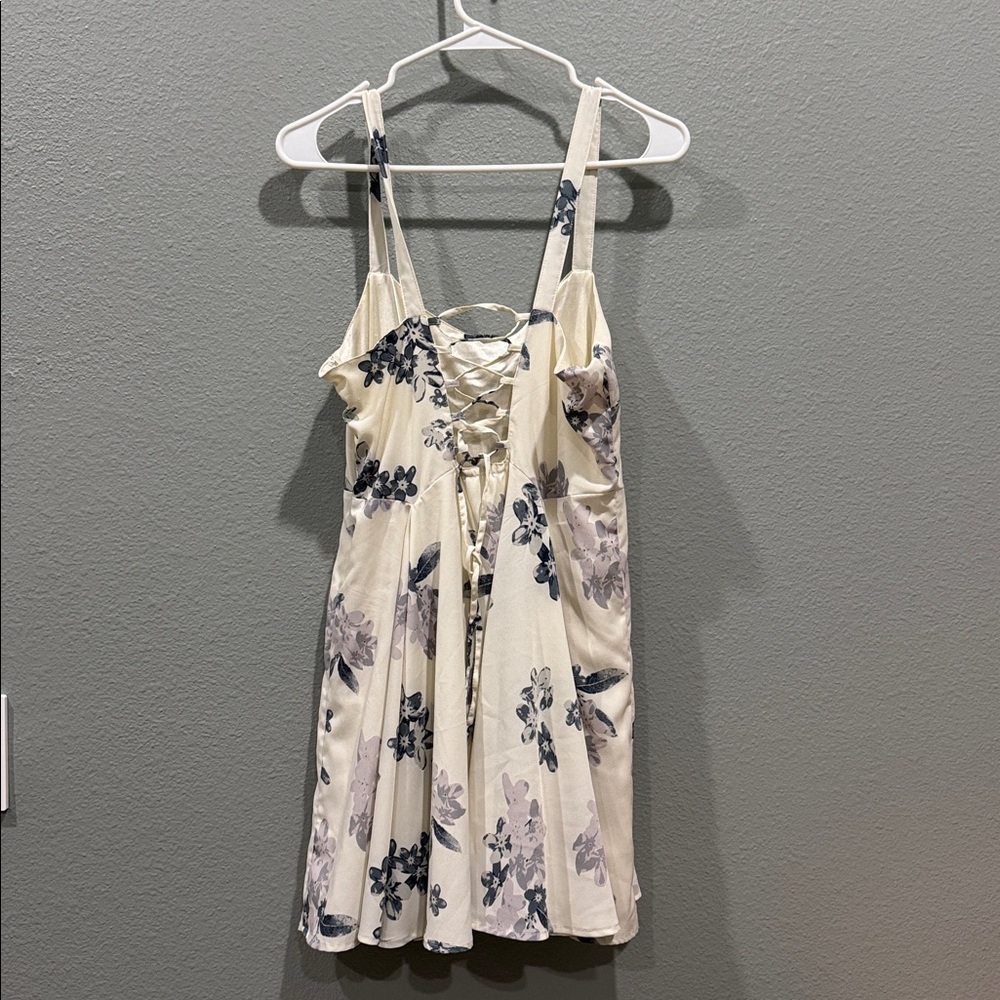 Urban Outfitters Floral Dress - Picture 8 of 8